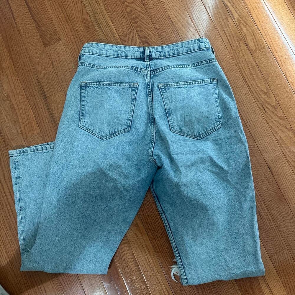 Light wash distressed straight leg - Picture 3 of 3